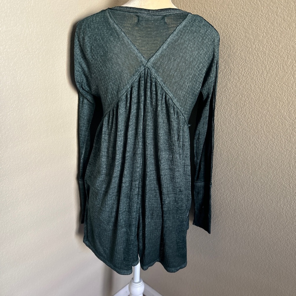 Free people We The Free Forest Green V-Neck Top size S - Picture 2 of 5
